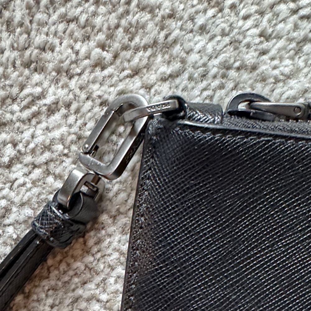 Prada black saffiano Clutch - Picture 4 of 10